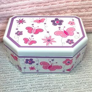 Jewelry box butter fly and flower EUC
